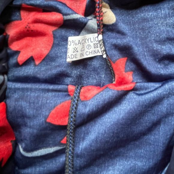 Navy Blue with Red Floral print Skirt with shorts Size small - Picture 6 of 6